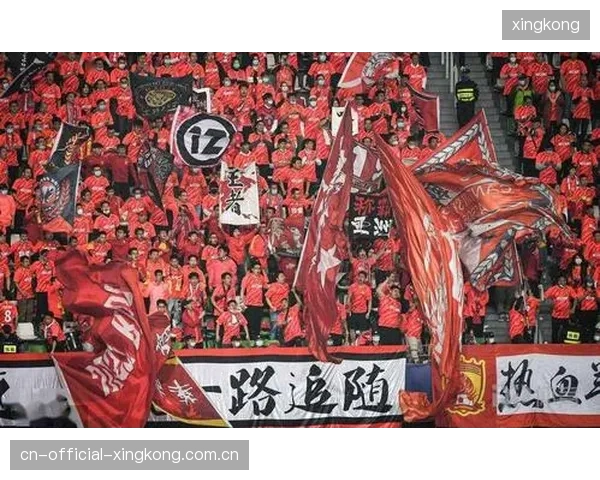 球迷组织公开支持主帅，舆论战成为新赛事变量