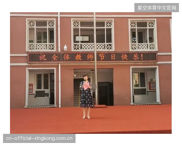 詹姆斯参加教师节活动为老师送上感谢信教育情怀被放大